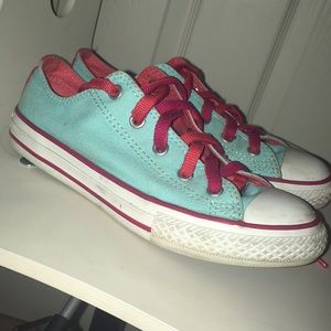 Girls multicolor converse!!
